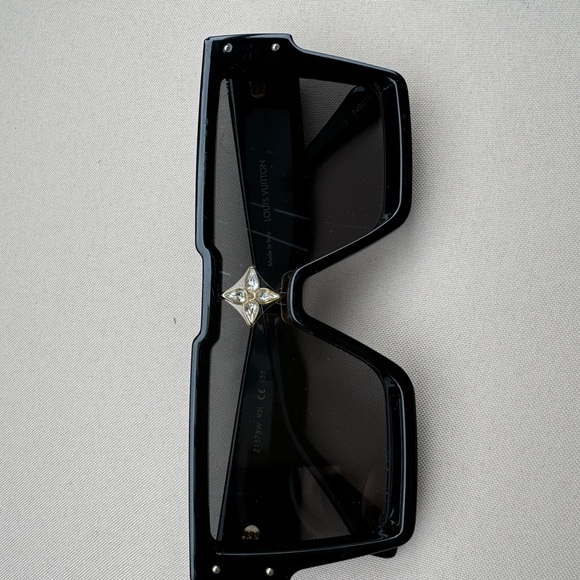 Sunglasses - Picture 5 of 9